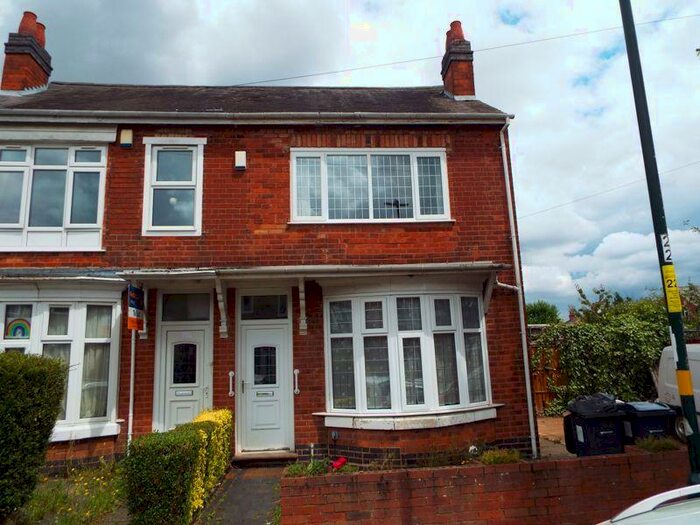 4 Bedroom Semi-Detached House To Rent In Gristhorpe Road, Selly Oak, Birmingham, B29