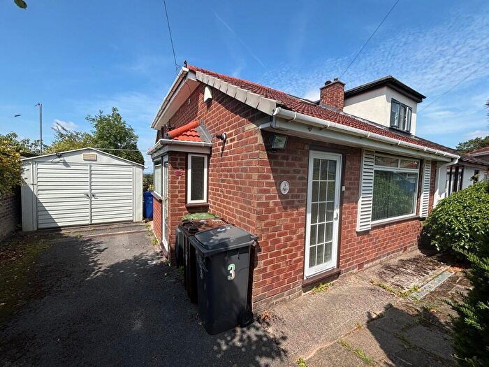 2 Bedroom Bungalow For Sale In Gee Cross Fold, Hyde, Greater Manchester, SK14