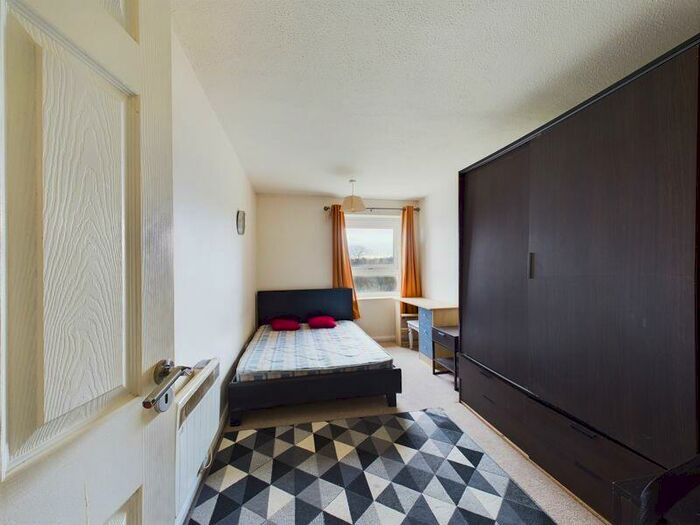 2 Bedroom Flat For Sale In Rosehill Court, Aberdeen, AB16