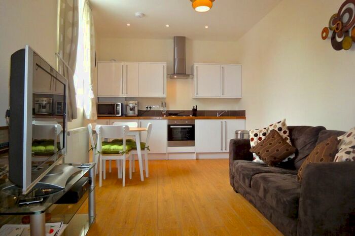 1 Bedroom Apartment To Rent In High Street, Hampton Wick, Kingston Upon Thames, KT1