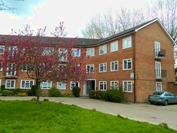 1 Bedroom Flat To Rent In Waverley Court, RH12