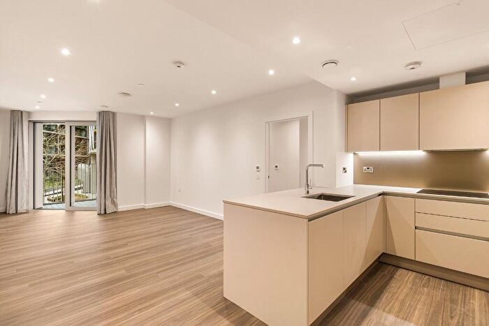 2 Bedroom Apartment To Rent In Nine Elms Lane, London, SW11