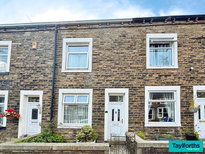 3 Bedroom Terraced House For Sale In Federation Street, Barnoldswick, BB18
