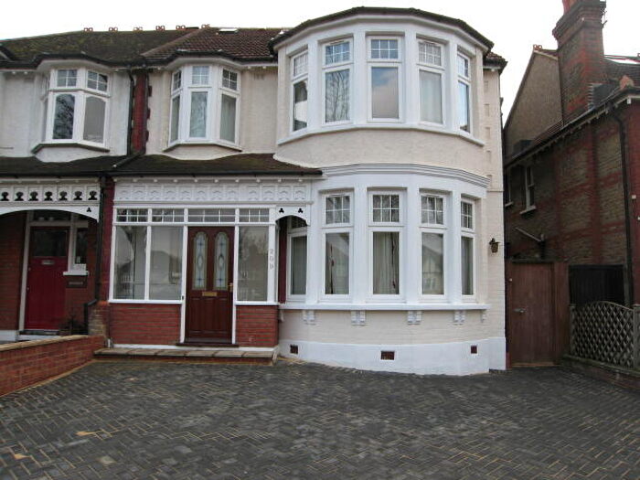 1 Bedroom Flat To Rent In Fox Lane, N13