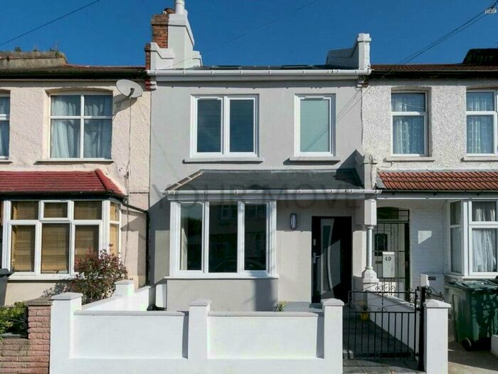 4 Bedroom House To Rent In Gainsford Road, London, E17