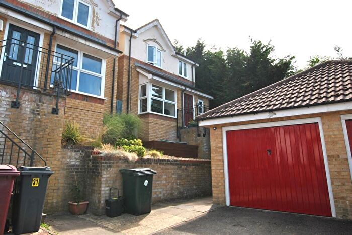 3 Bedroom Detached House To Rent In Blaenant, Emmer Green, Reading, RG4