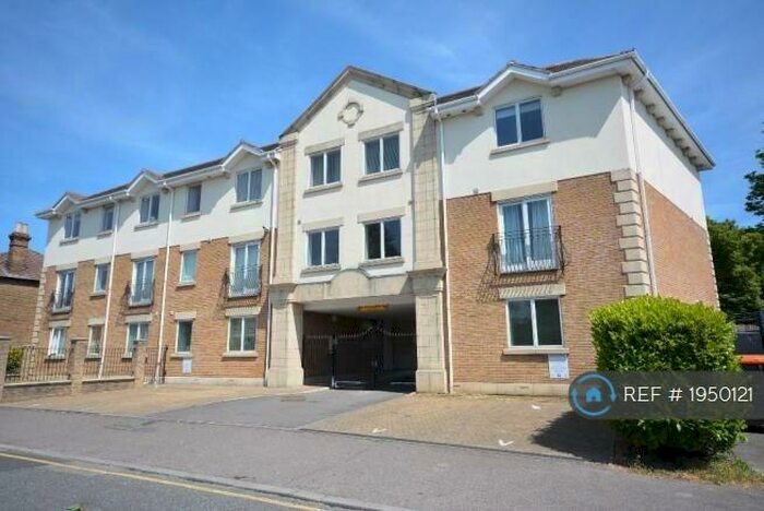 2 Bedroom Flat To Rent In Albert Road, Romford, RM1