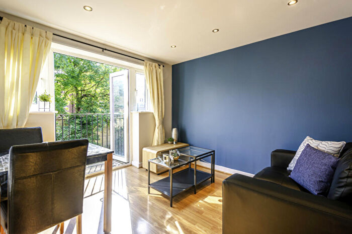 1 Bedroom Flat To Rent In Victoria Terrace, Leeds, LS3