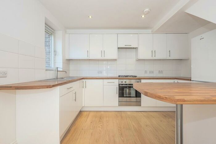 4 Bedroom Flat To Rent In Garlinge Road Chevington, NW2