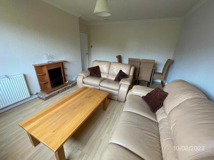 2 Bedroom Flat To Rent In Cairngorm Drive, First Floor Left, Aberdeen, Aberdeenshire, AB12