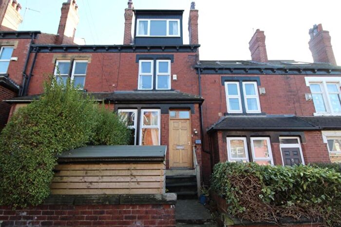 4 Bedroom Terraced House For Sale In De Lacy Mount, Leeds, LS5