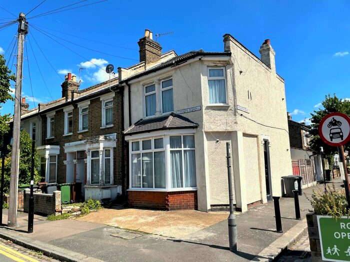 4 Bedroom Semi-Detached House To Rent In Thorpe Road, London, E7