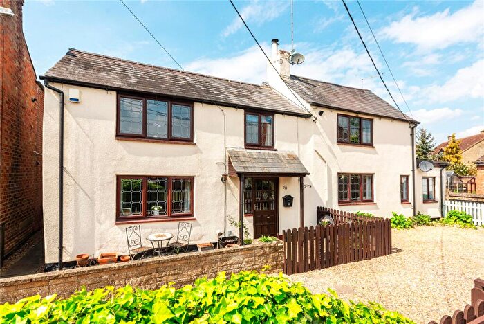 3 Bedroom Detached House For Sale In Bridle Path, Brafield On The Green, Northamptonshire, NN7