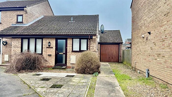 2 Bedroom Semi-Detached Bungalow For Sale In Sandstone Way, IP22