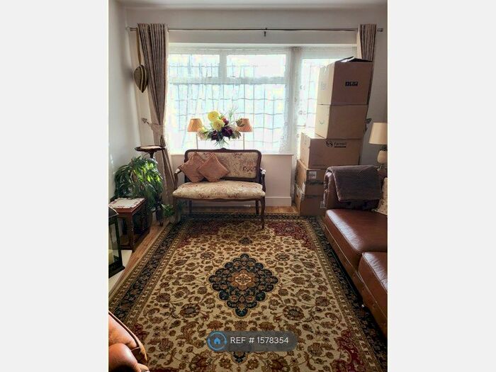 4 Bedroom Semi-Detached House To Rent In Walpole Road, Slough, SL1