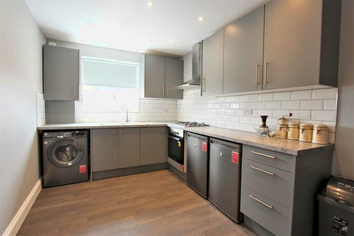 3 Bedroom Flat To Rent In Billet Road, Walthamstow, E17