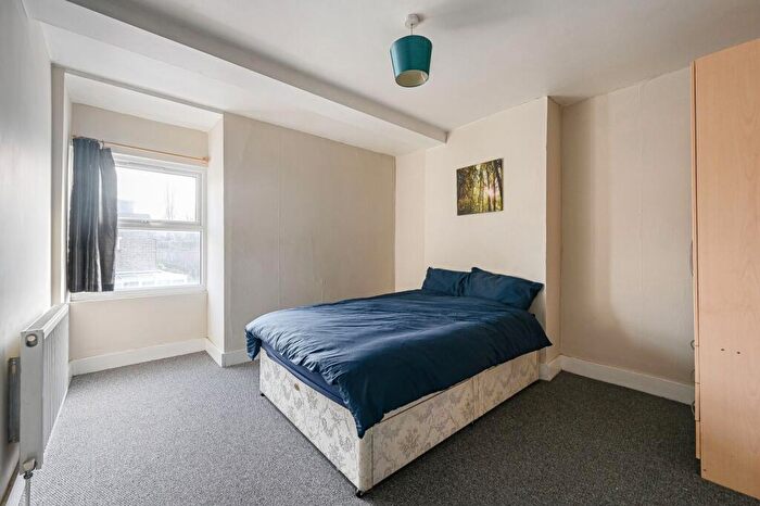 2 Bedroom Flat To Rent In Bramshot Avenue, Charlton, London, SE7