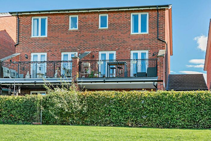 4 Bedroom Semi Detached House For Sale In Old River View, Castleford, Wakefield, WF10