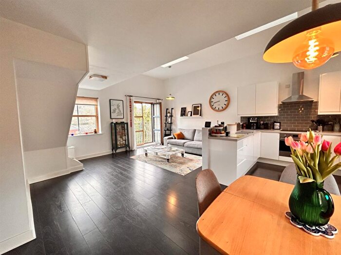 3 Bedroom Flat For Sale In Kingfisher Chase, Sowerby Bridge, HX6