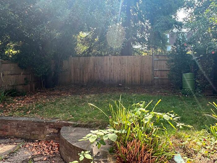 4 Bedroom Flat To Rent In Villiers Close, Surbiton, KT5