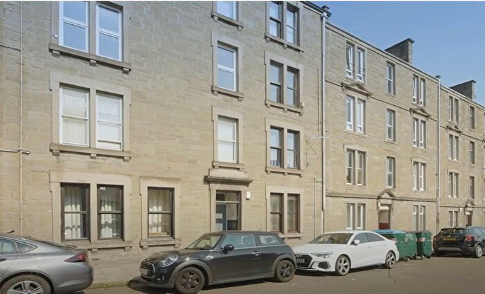 2 Bedroom Flat To Rent In Erskine Street, Stobswell, Dundee, DD4