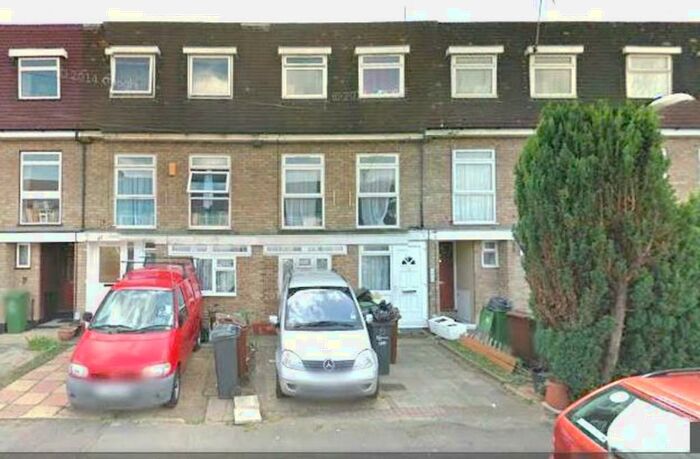 3 Bedroom Maisonette To Rent In Victoria Road, Dagenham, RM10
