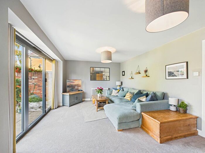 2 Bedroom Cottage For Sale In Churchway, Haddenham, HP17