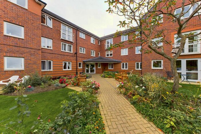 2 Bedroom Flat To Rent In Broadway Court, Broadway West, Gosforth, Newcastle Upon Tyne, NE3