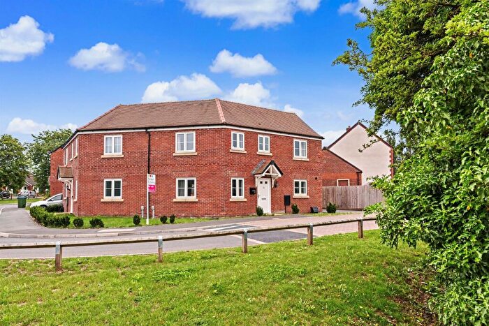 3 Bedroom Semi-Detached House For Sale In Ponies Close, Cheddington, Leighton Buzzard, LU7