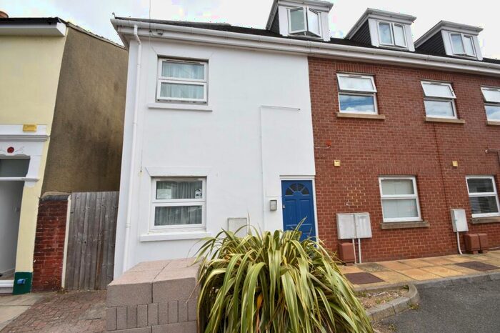 1 Bedroom Flat To Rent In Knowles Court, Manor Park Avenue, Portsmouth, Hampshire, PO3