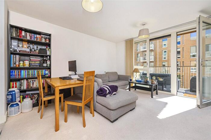 1 Bedroom Flat For Sale In Oxley Square, Bromley-by-Bow, E3