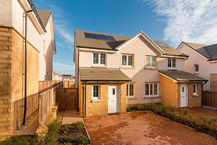 3 Bedroom Semi-Detached House For Sale In Fernwood Drive, Danderhall, EH22