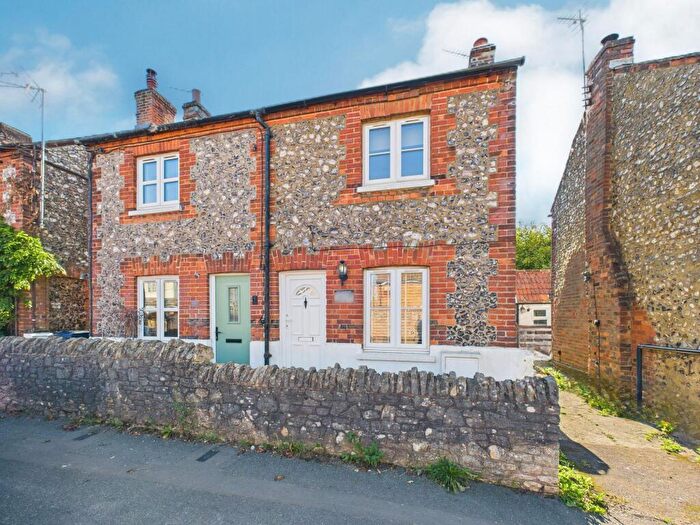 2 Bedroom Cottage For Sale In Main Road, Naphill, High Wycombe, HP14