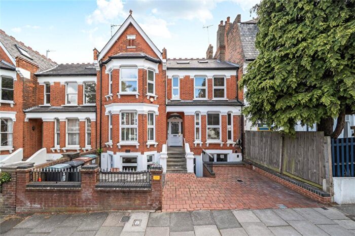 5 Bedroom House For Sale In Muswell Avenue, London, N10