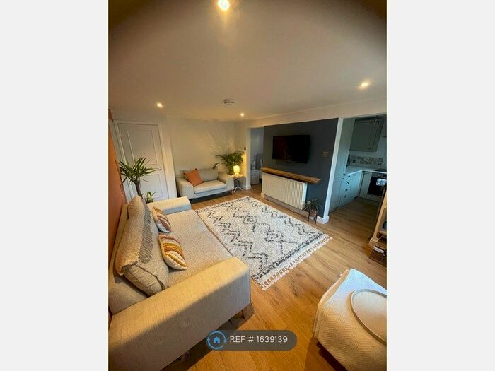 1 Bedroom Flat To Rent In Walkers Court, Cirencester, GL7