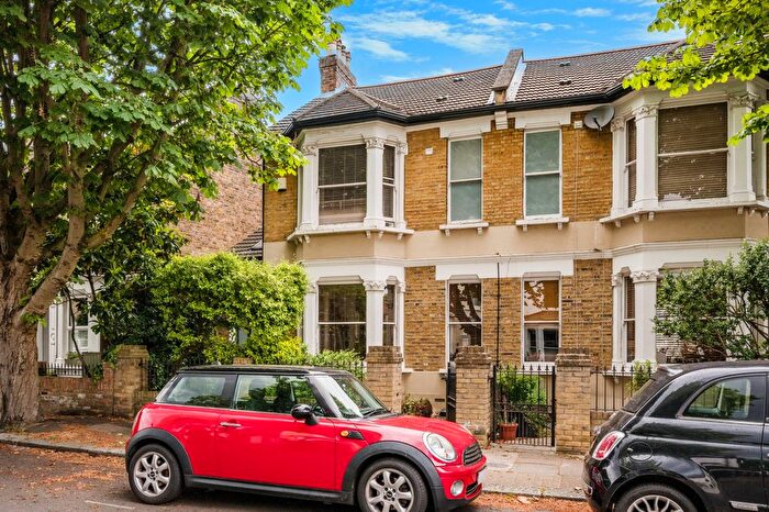 4 Bedroom Semi-Detached House To Rent In Heathfield Gardens, London, W4