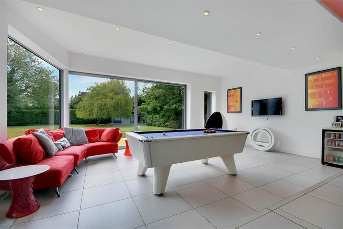 4 Bedroom Detached House For Sale In Ridgeway, Hutton Mount, Brentwood, CM13