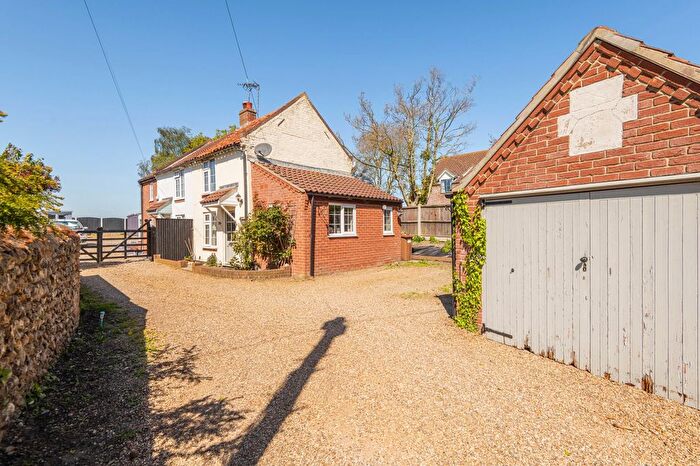 2 Bedroom Cottage For Sale In Barn Lane, Runham, NR29