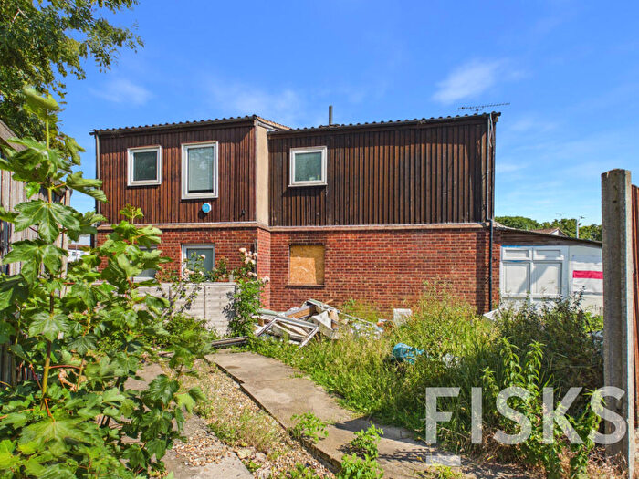 1 Bedroom Semi-Detached House For Sale In Daltons Fen, Pitsea, SS13