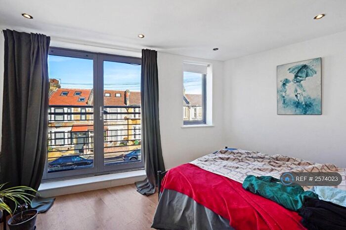 1 Bedroom Flat To Rent In Poplars Court, London, E17