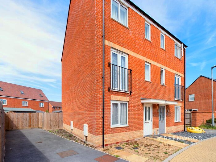 3 Bedroom Town House To Rent In Peter Crowe Approach, Stanway, Colchester, CO3