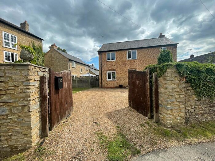 3 Bedroom Detached House For Sale In Main Street, Cosgrove, Milton Keynes, MK19