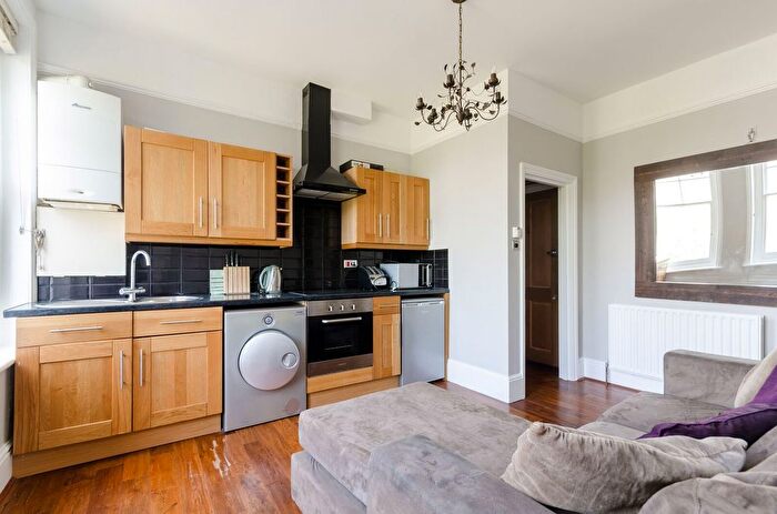 1 Bedroom Flat To Rent In Avenue South, Surbiton, KT5