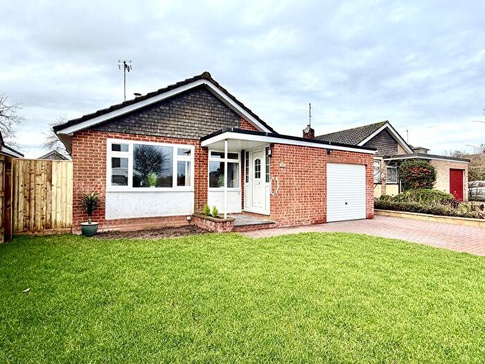 3 Bedroom Bungalow For Sale In Wessington Park, Calne, SN11