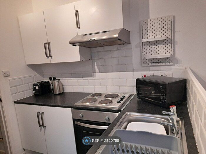 2 Bedroom Flat To Rent In Headland Park, Plymouth, PL4