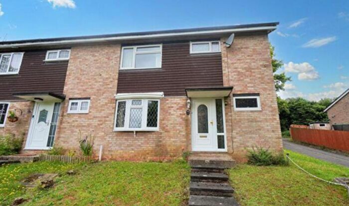 3 Bedroom End Of Terrace House To Rent In Edmunds Close, High Wycombe, HP12