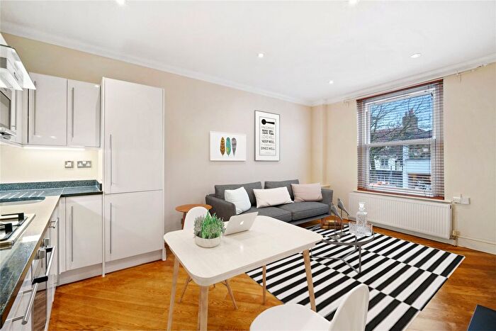 2 Bedroom Flat To Rent In High Street, Esher, Surrey, KT10