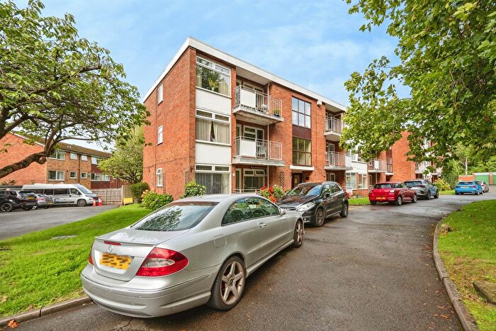 2 Bedroom Flat For Sale In Woburn Crescent, Birmingham, B43