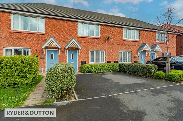 3 Bedroom Town House For Sale In Park Close, Royton, Oldham, OL2