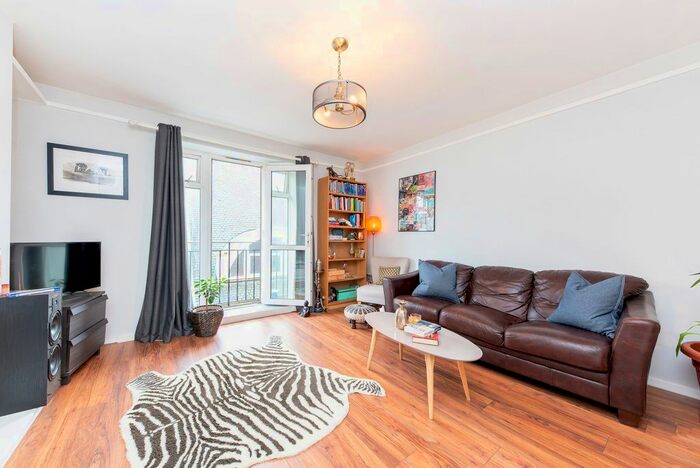 2 Bedroom Flat To Rent In Vermont Road, London SW18